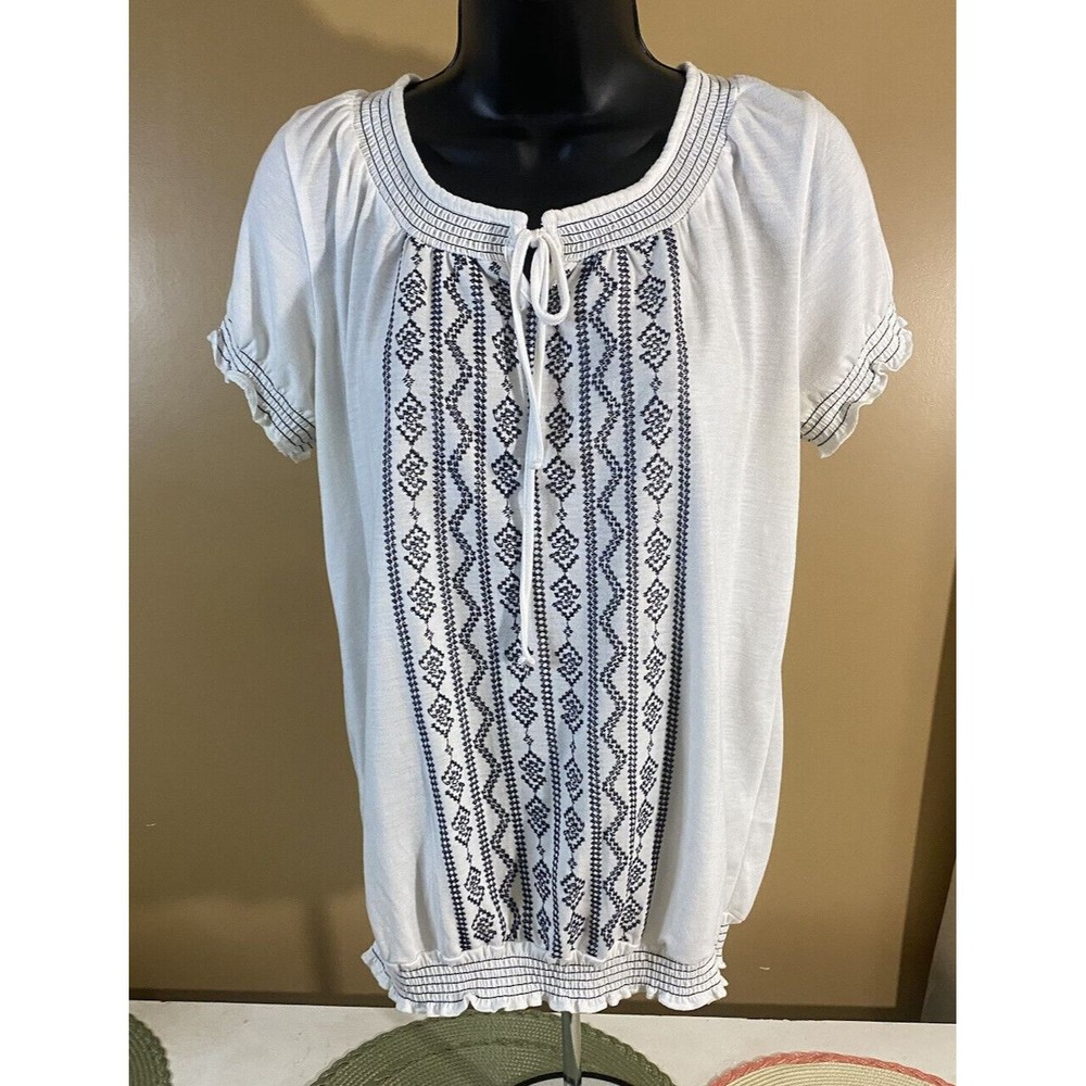 Carolyn Taylor Women’s White Top With Design On Front Size M